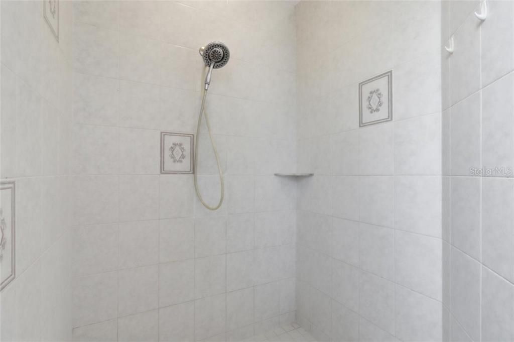 En Renta: $0 (4 camas, 3 baños, 2478 Pies cuadrados)