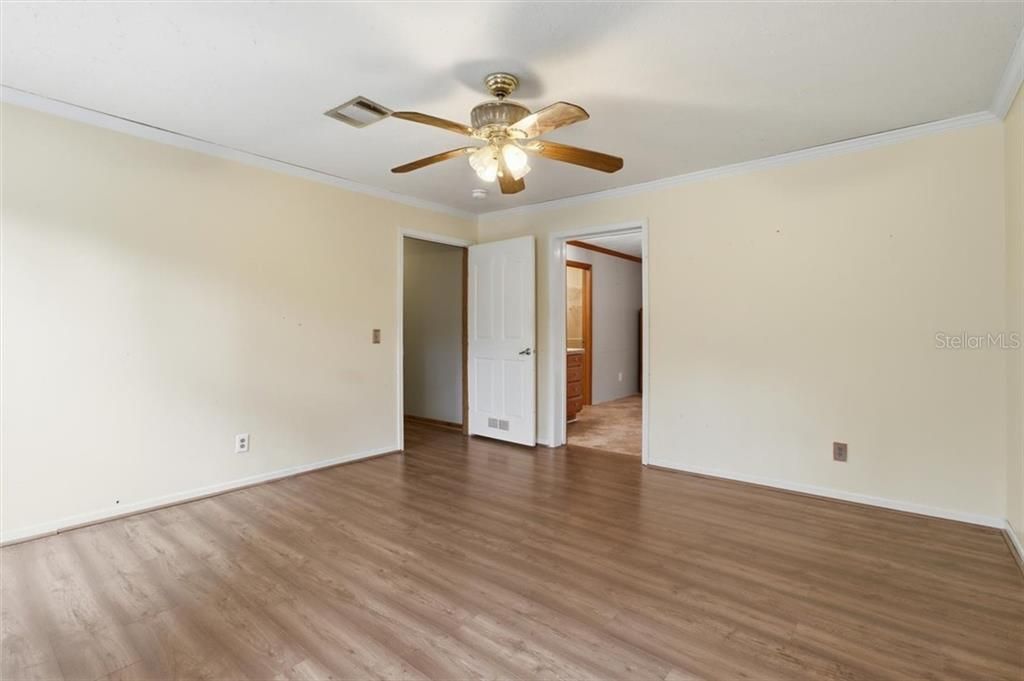 En Venta: $245,000 (3 camas, 2 baños, 2356 Pies cuadrados)