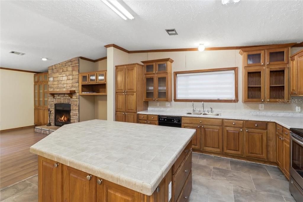 En Venta: $245,000 (3 camas, 2 baños, 2356 Pies cuadrados)