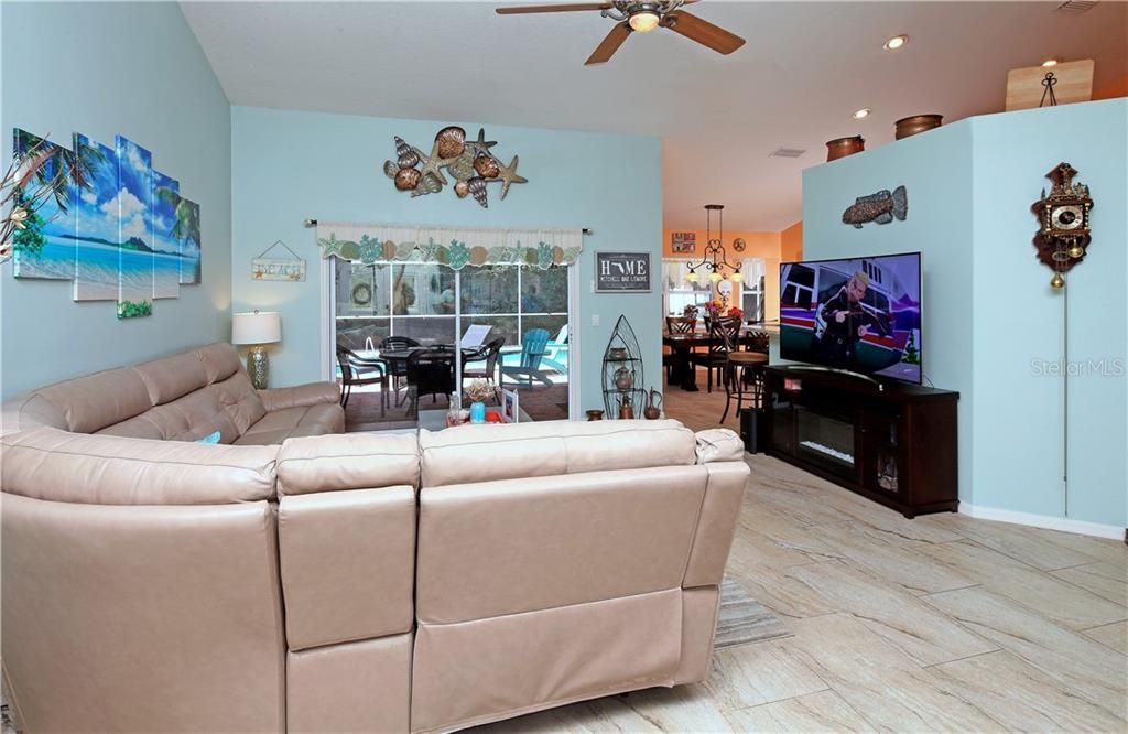 En Venta: $369,000 (3 camas, 2 baños, 1777 Pies cuadrados)