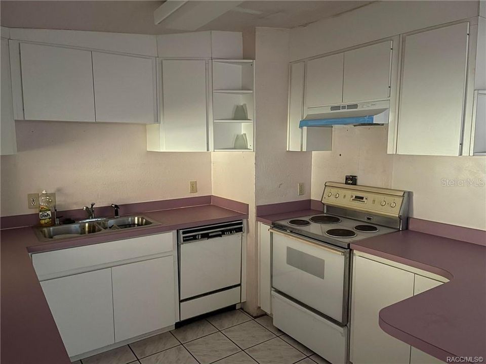 На продажу: $184,900 (4 спален, 2 ванн, 2297 Квадратных фут)
