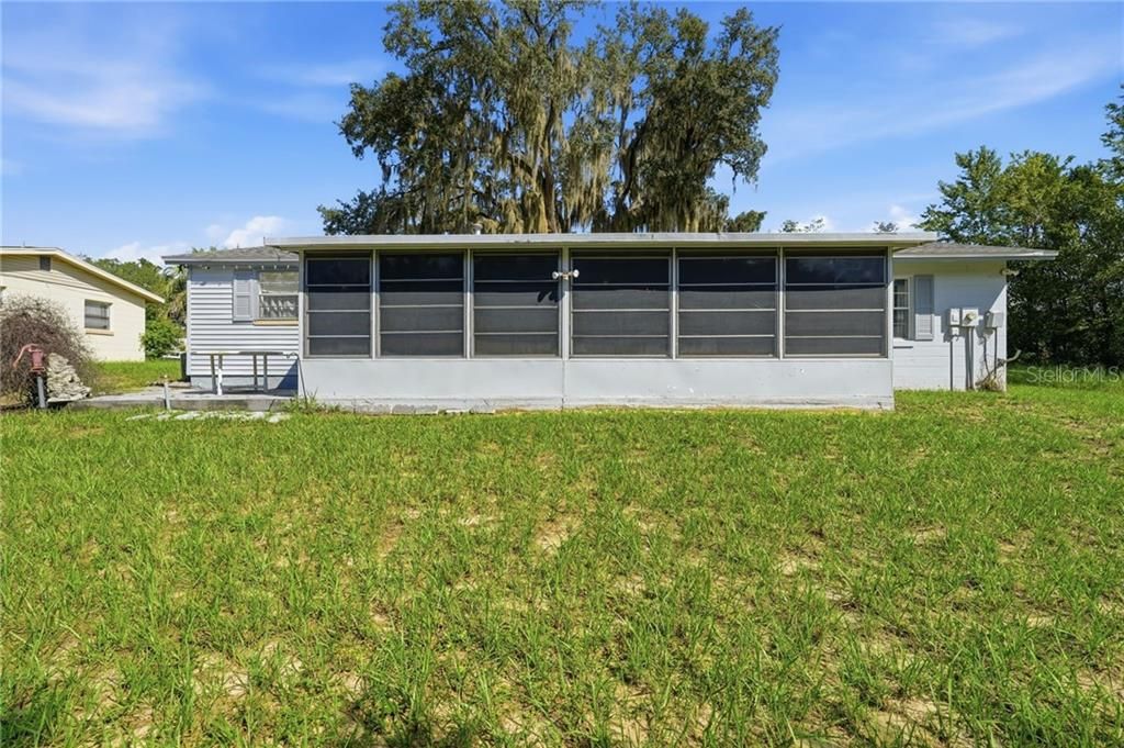 For Sale: $165,000 (2 beds, 1 baths, 943 Square Feet)