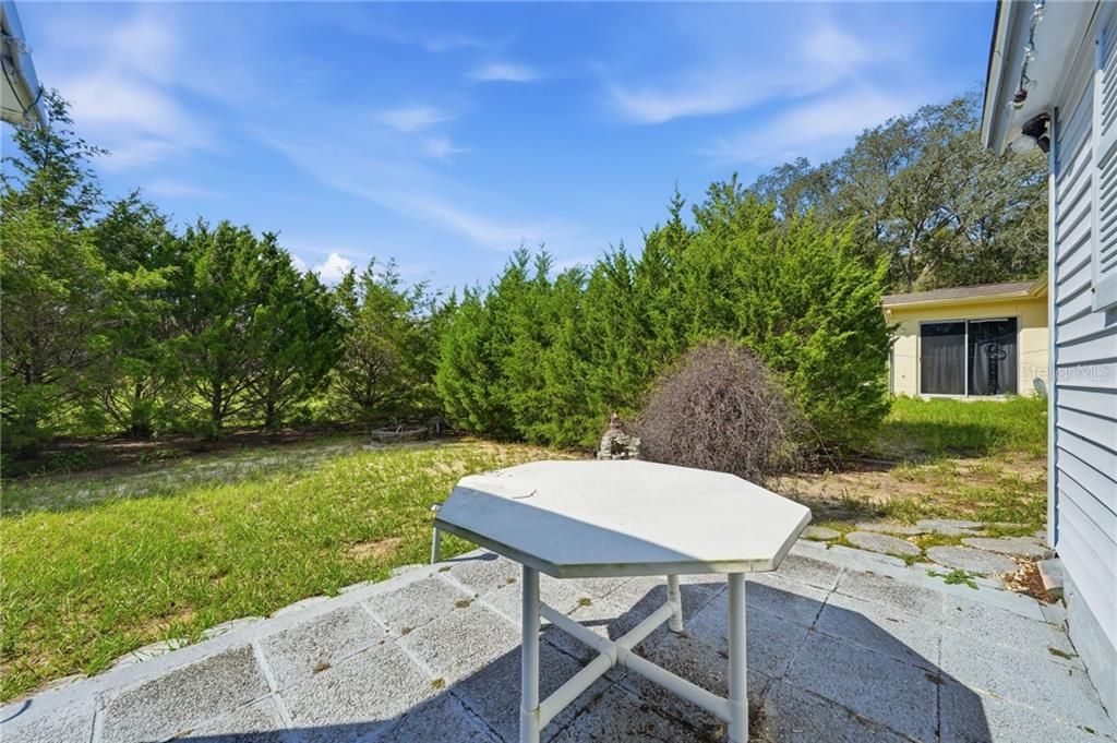 For Sale: $165,000 (2 beds, 1 baths, 943 Square Feet)