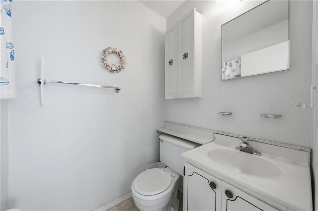 For Sale: $165,000 (2 beds, 1 baths, 943 Square Feet)