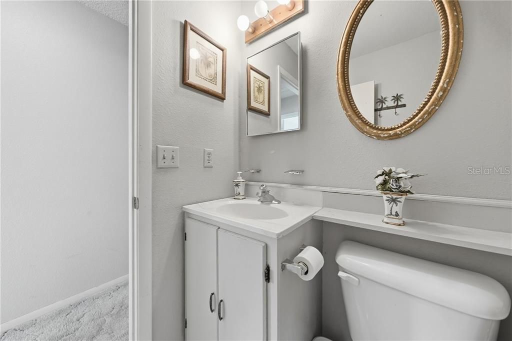 For Sale: $165,000 (2 beds, 1 baths, 943 Square Feet)