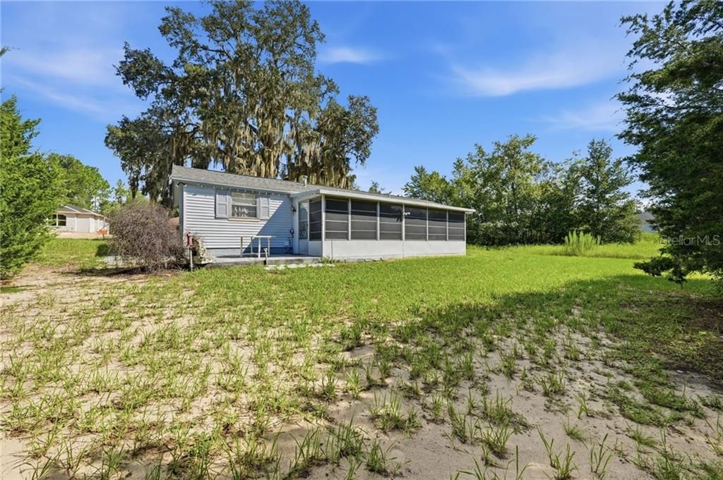 For Sale: $165,000 (2 beds, 1 baths, 943 Square Feet)