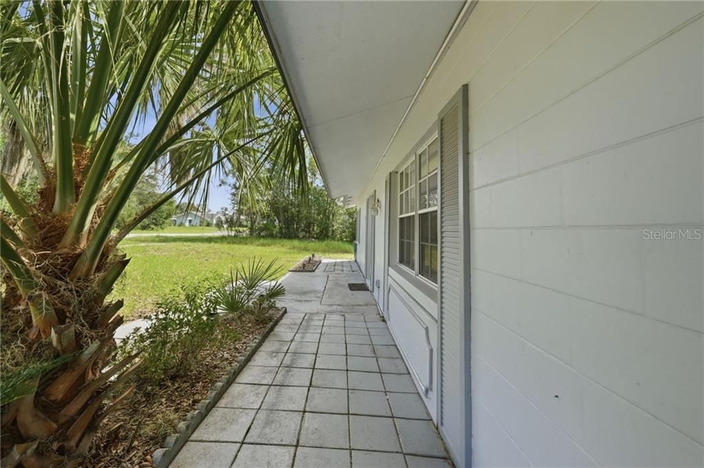 For Sale: $165,000 (2 beds, 1 baths, 943 Square Feet)