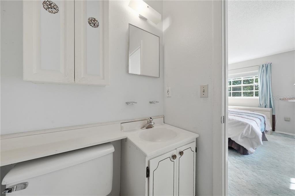 For Sale: $165,000 (2 beds, 1 baths, 943 Square Feet)