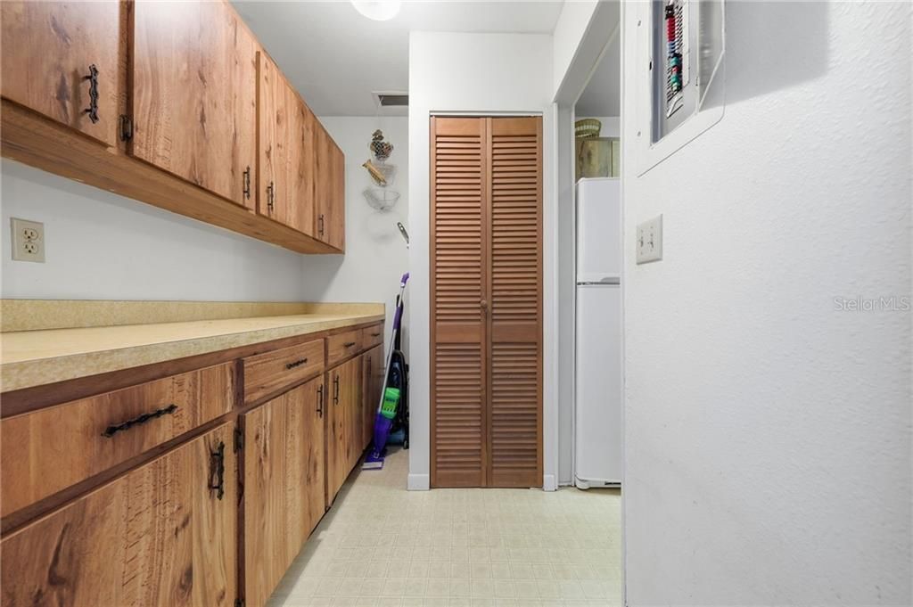 For Sale: $165,000 (2 beds, 1 baths, 943 Square Feet)