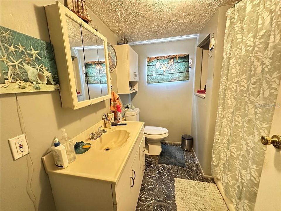 Active With Contract: $90,000 (2 beds, 1 baths, 672 Square Feet)