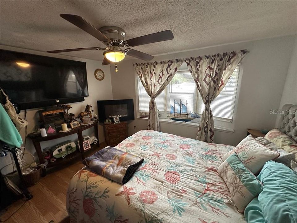 Active With Contract: $90,000 (2 beds, 1 baths, 672 Square Feet)
