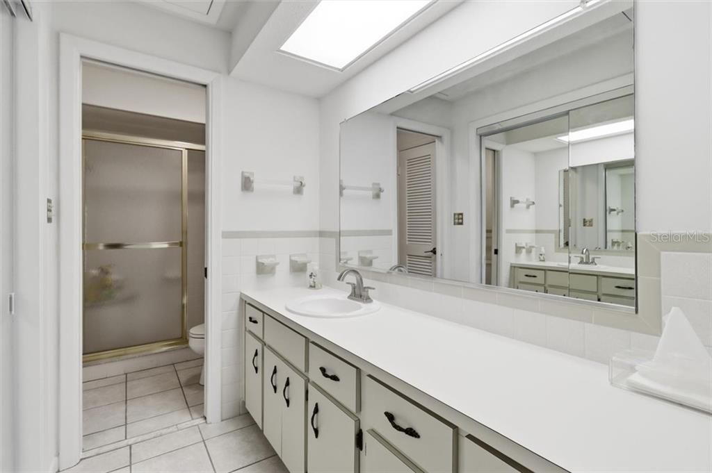 For Sale: $149,999 (2 beds, 2 baths, 1862 Square Feet)