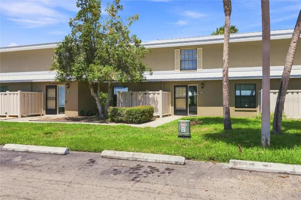 For Sale: $149,999 (2 beds, 2 baths, 1862 Square Feet)