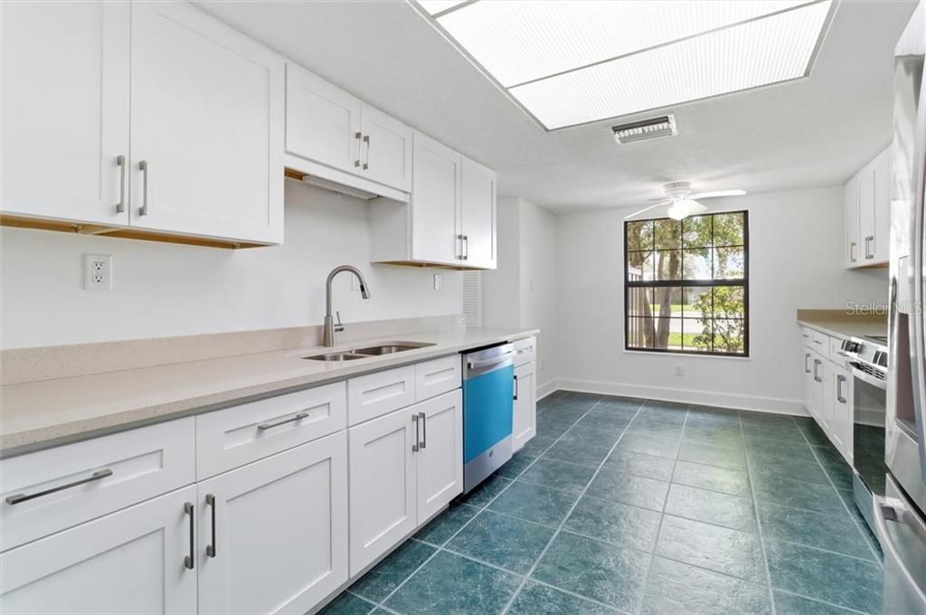 For Sale: $149,999 (2 beds, 2 baths, 1862 Square Feet)