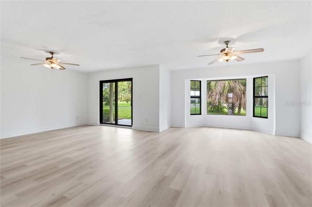 For Sale: $149,999 (2 beds, 2 baths, 1862 Square Feet)