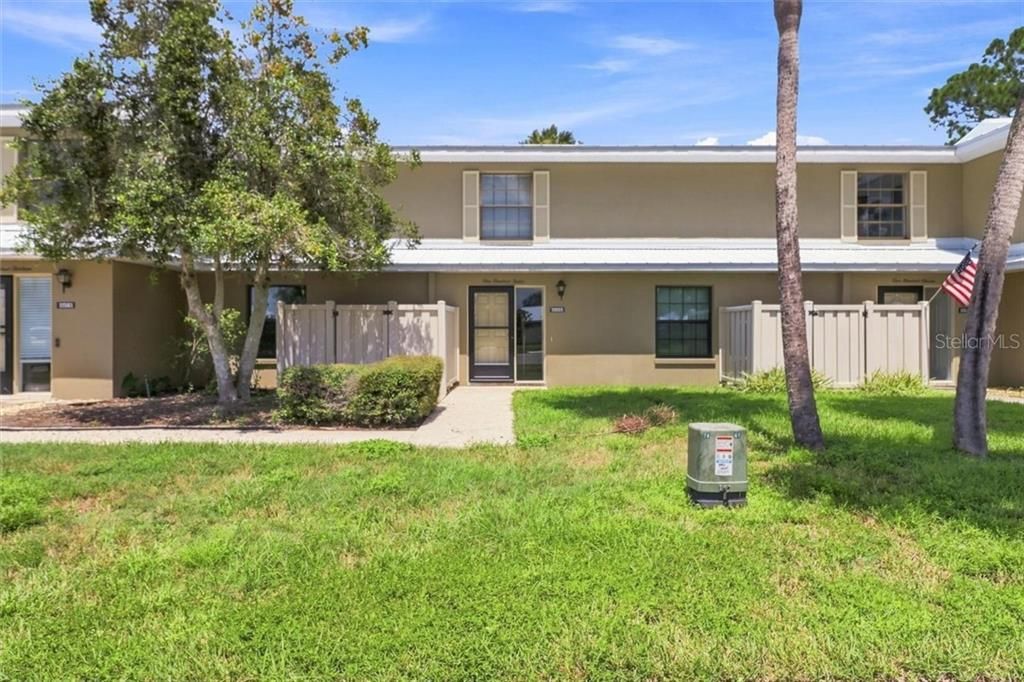 For Sale: $149,999 (2 beds, 2 baths, 1862 Square Feet)