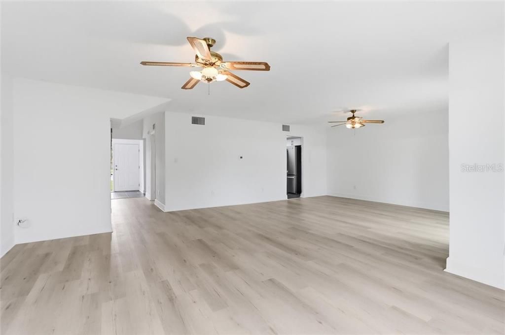 For Sale: $149,999 (2 beds, 2 baths, 1862 Square Feet)
