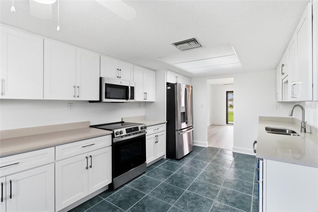 For Sale: $149,999 (2 beds, 2 baths, 1862 Square Feet)