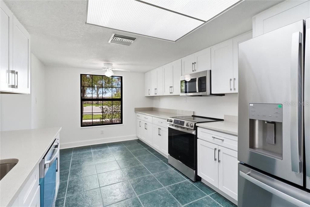 For Sale: $149,999 (2 beds, 2 baths, 1862 Square Feet)