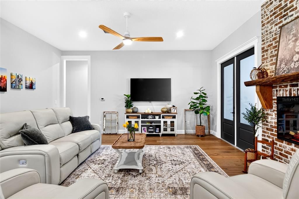 En Venta: $1,199,000 (4 camas, 3 baños, 3323 Pies cuadrados)