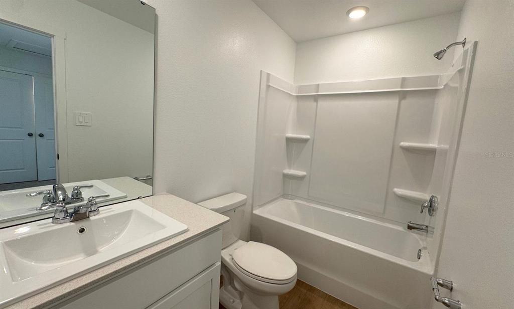 В аренду: $1,900 (3 спален, 2 ванн, 1460 Квадратных фут)