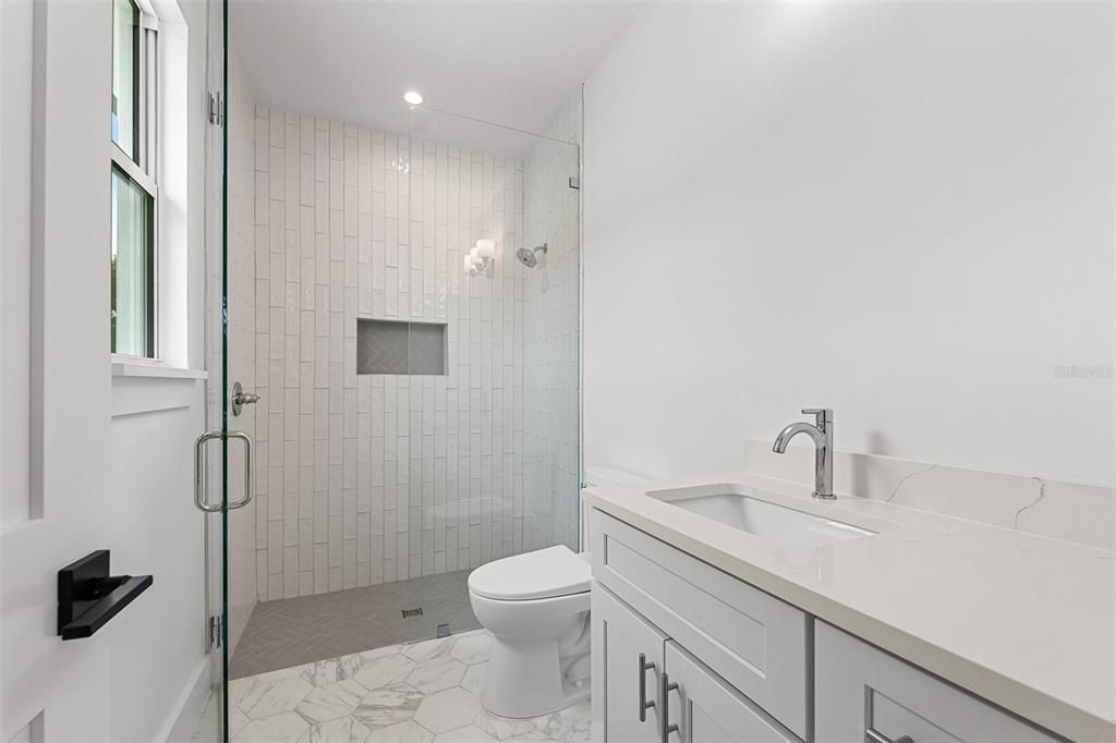 На продажу: $1,599,900 (5 спален, 4 ванн, 3252 Квадратных фут)