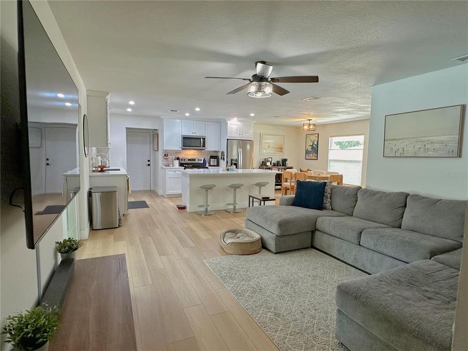 For Sale: $524,900 (3 beds, 2 baths, 1595 Square Feet)