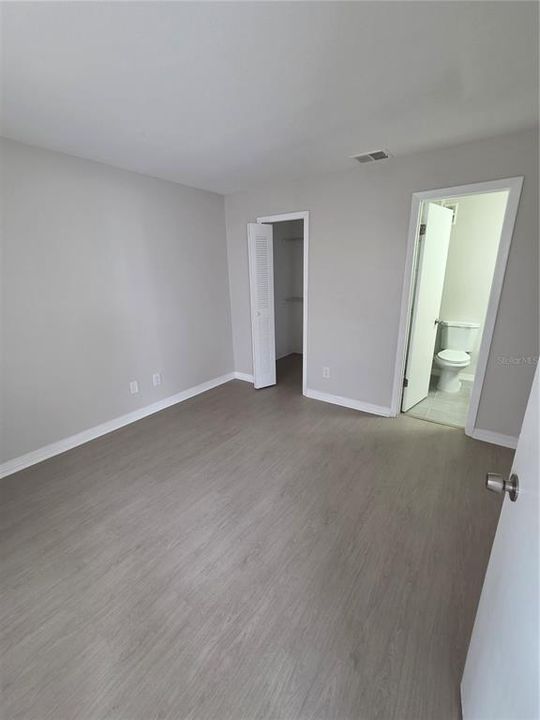 For Rent: $1,300 (1 beds, 1 baths, 560 Square Feet)