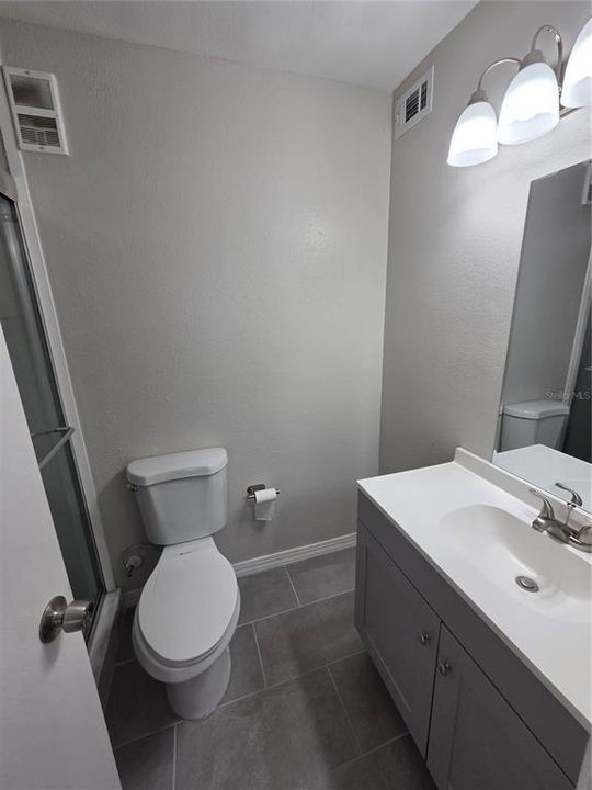 For Rent: $1,300 (1 beds, 1 baths, 560 Square Feet)