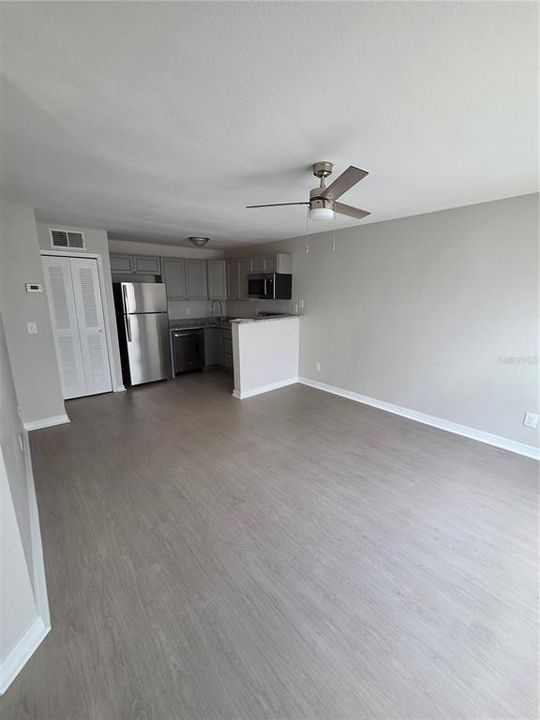 For Rent: $1,300 (1 beds, 1 baths, 560 Square Feet)