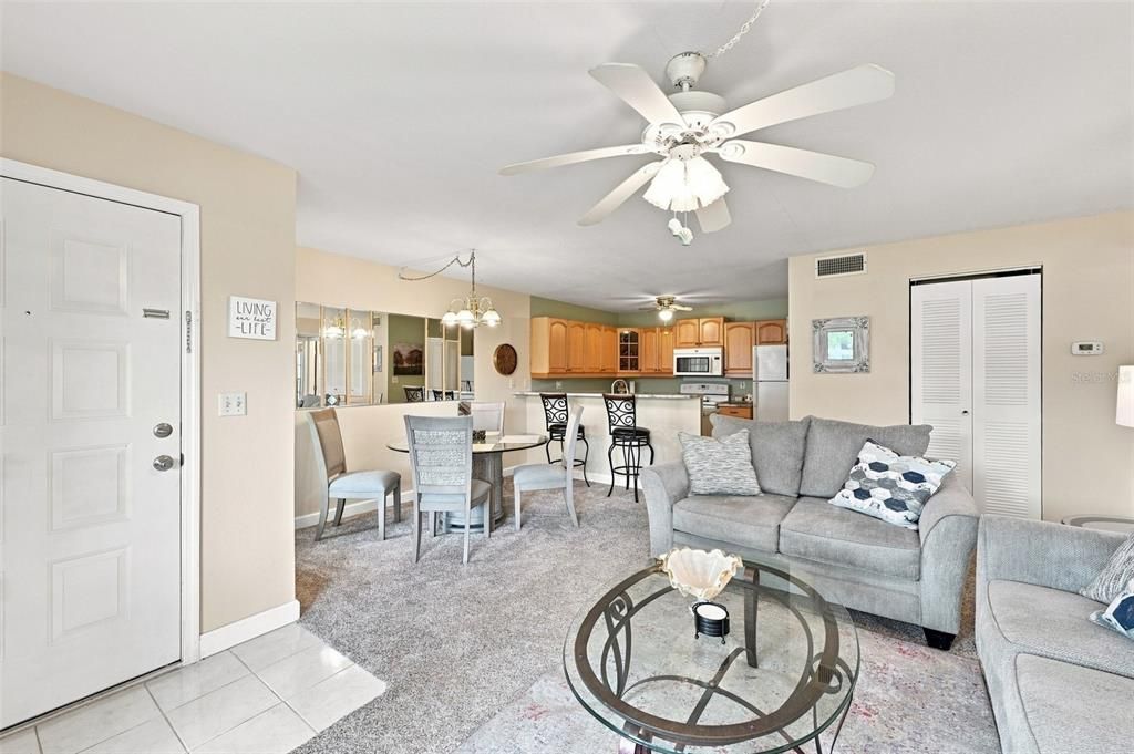For Rent: $1,750 (2 beds, 1 baths, 860 Square Feet)