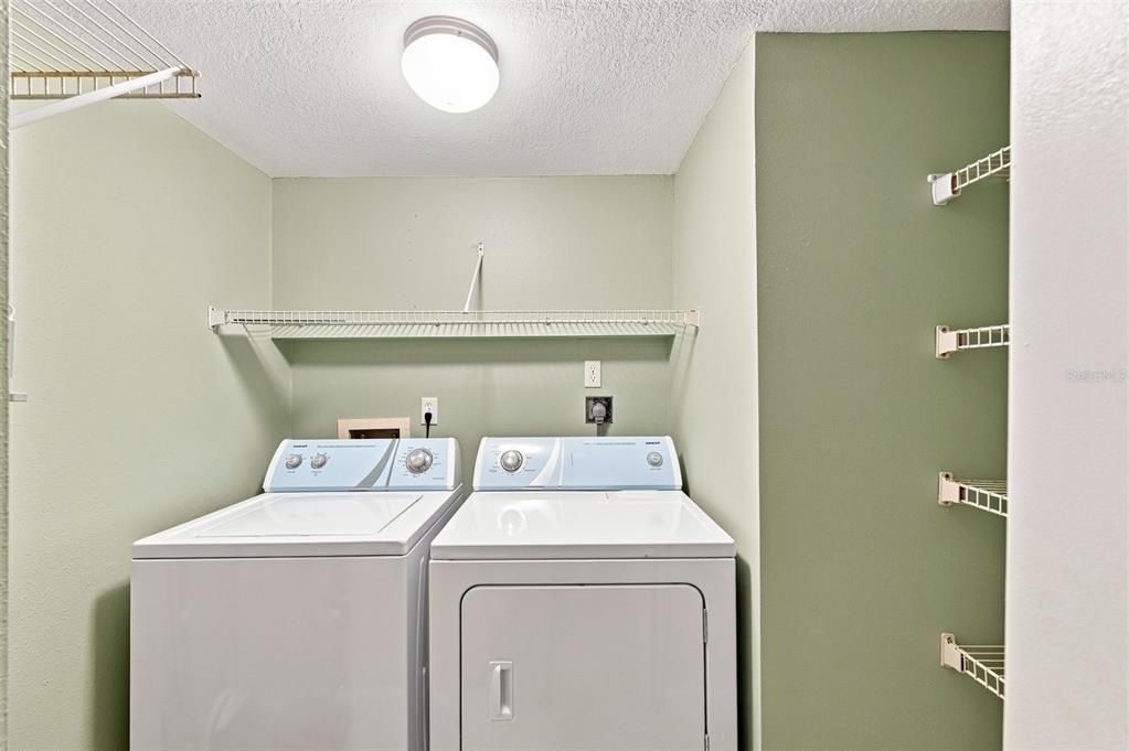 For Rent: $1,750 (2 beds, 1 baths, 860 Square Feet)