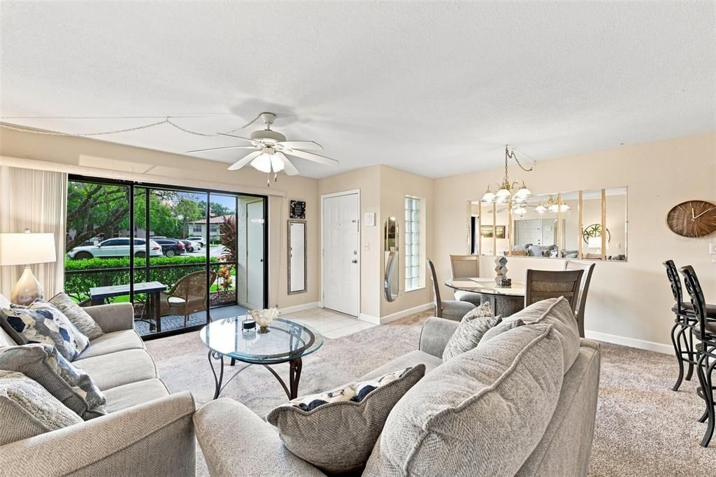 For Rent: $1,750 (2 beds, 1 baths, 860 Square Feet)
