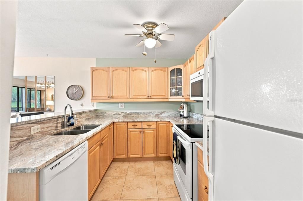 For Rent: $1,750 (2 beds, 1 baths, 860 Square Feet)