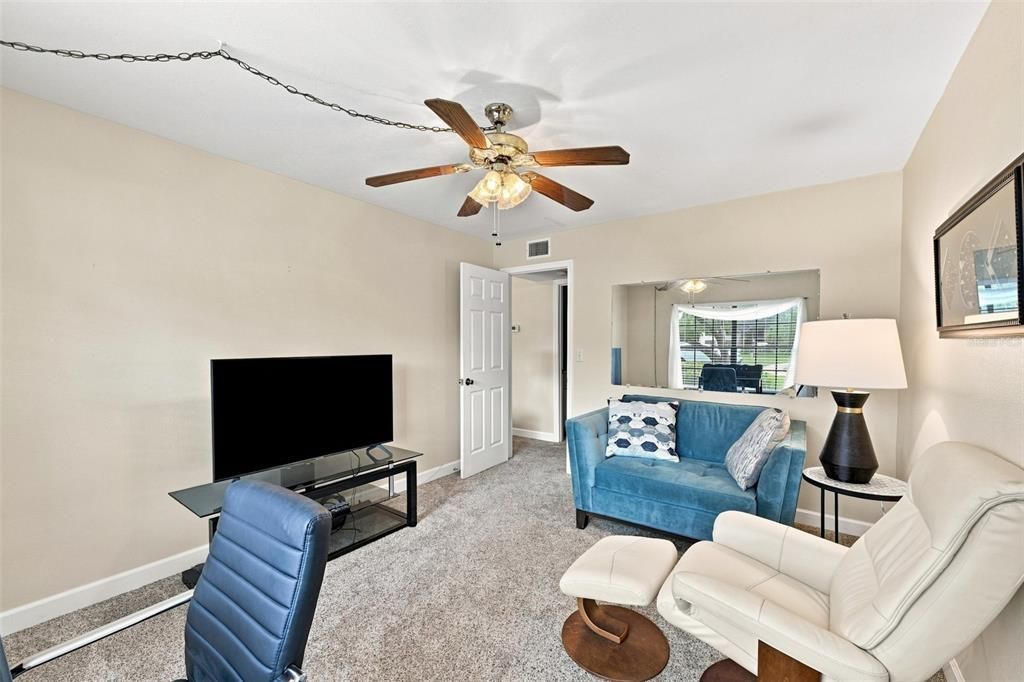 For Rent: $1,750 (2 beds, 1 baths, 860 Square Feet)