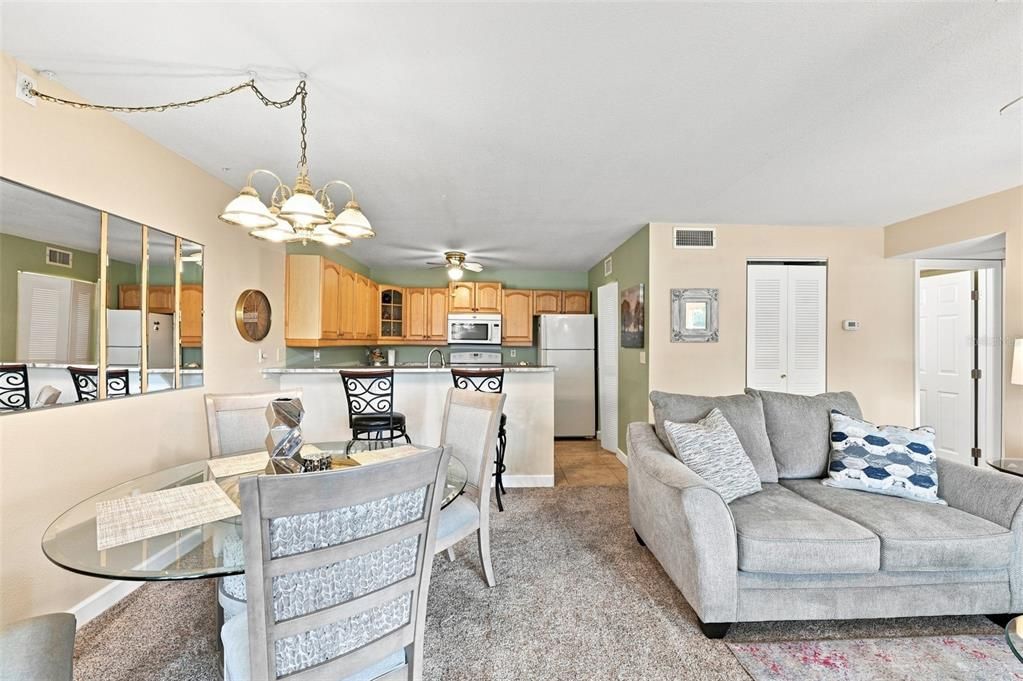 For Rent: $1,750 (2 beds, 1 baths, 860 Square Feet)