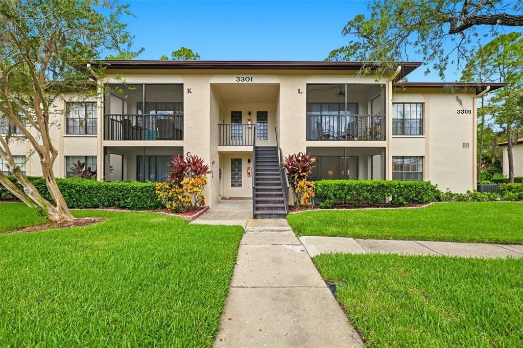 For Rent: $1,750 (2 beds, 1 baths, 860 Square Feet)