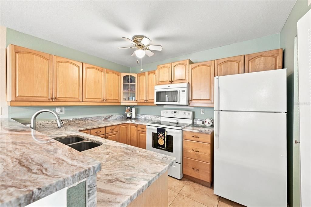 For Rent: $1,750 (2 beds, 1 baths, 860 Square Feet)