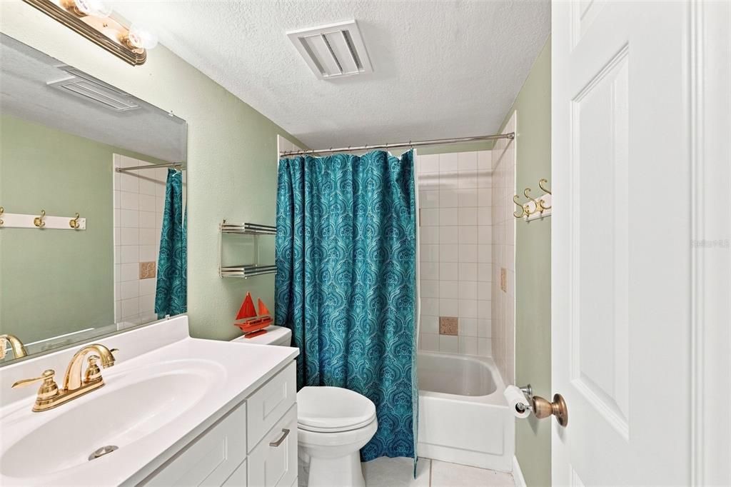 For Rent: $1,750 (2 beds, 1 baths, 860 Square Feet)