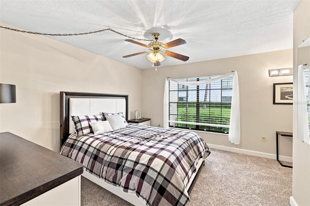 For Rent: $1,750 (2 beds, 1 baths, 860 Square Feet)
