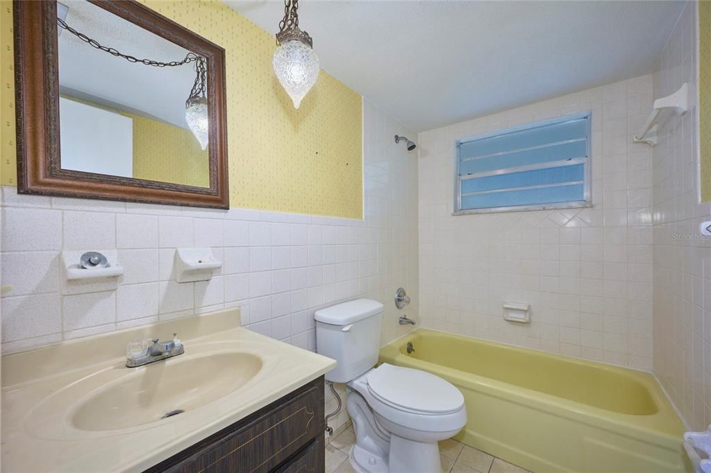 Activo con contrato: $250,000 (4 camas, 0 baños, 1788 Pies cuadrados)