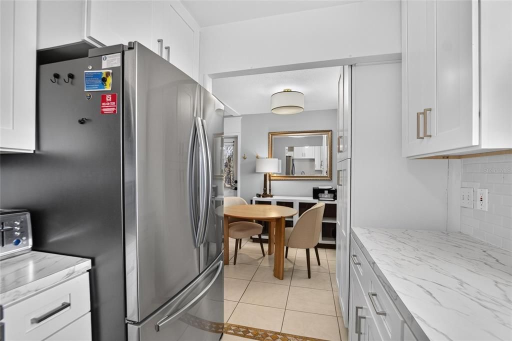 На продажу: $114,900 (2 спален, 2 ванн, 960 Квадратных фут)