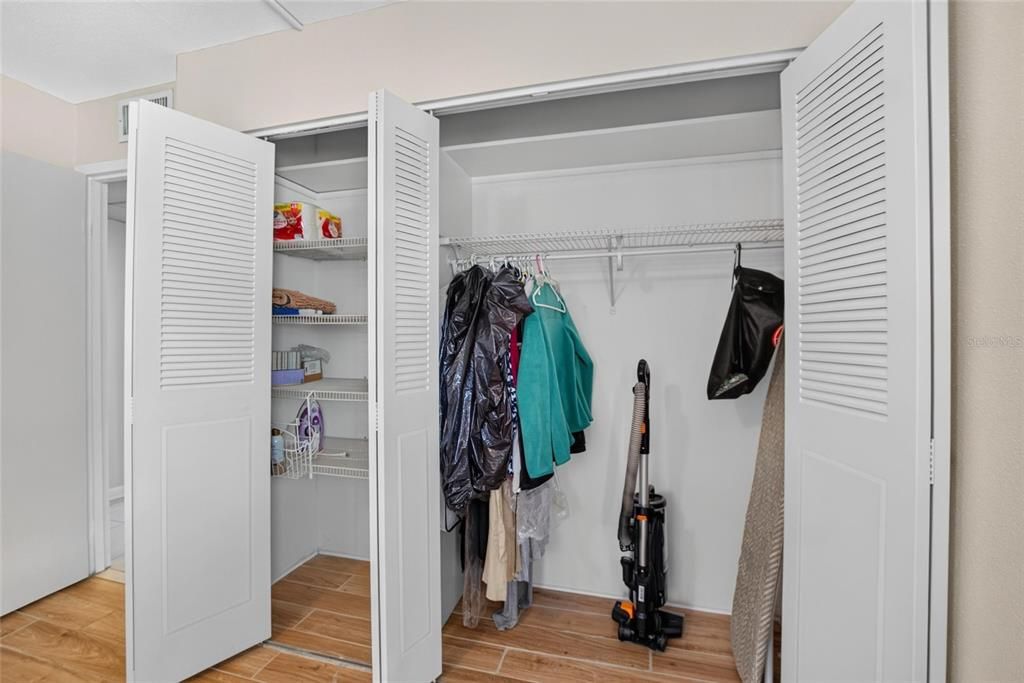 На продажу: $114,900 (2 спален, 2 ванн, 960 Квадратных фут)