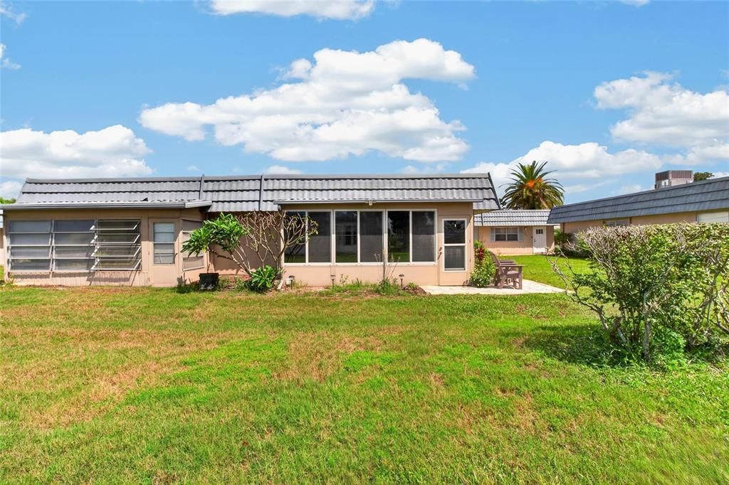 На продажу: $114,900 (2 спален, 2 ванн, 960 Квадратных фут)