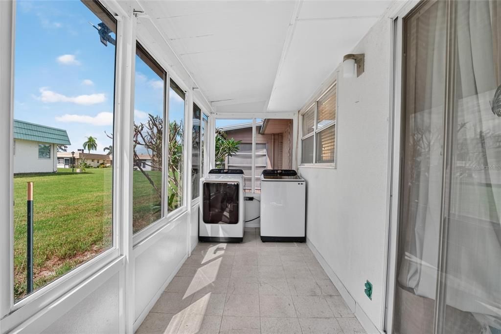 На продажу: $114,900 (2 спален, 2 ванн, 960 Квадратных фут)