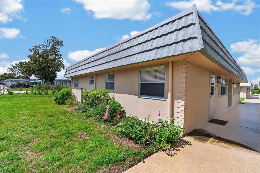 На продажу: $114,900 (2 спален, 2 ванн, 960 Квадратных фут)