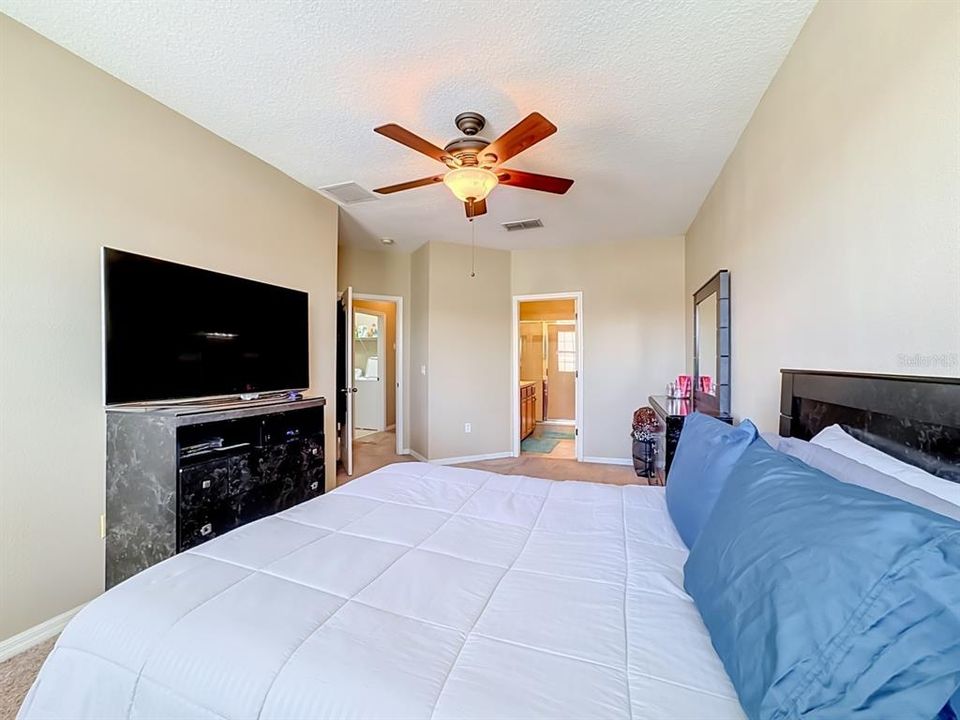 For Sale: $219,000 (2 beds, 2 baths, 1291 Square Feet)