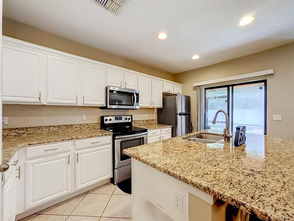 For Sale: $219,000 (2 beds, 2 baths, 1291 Square Feet)