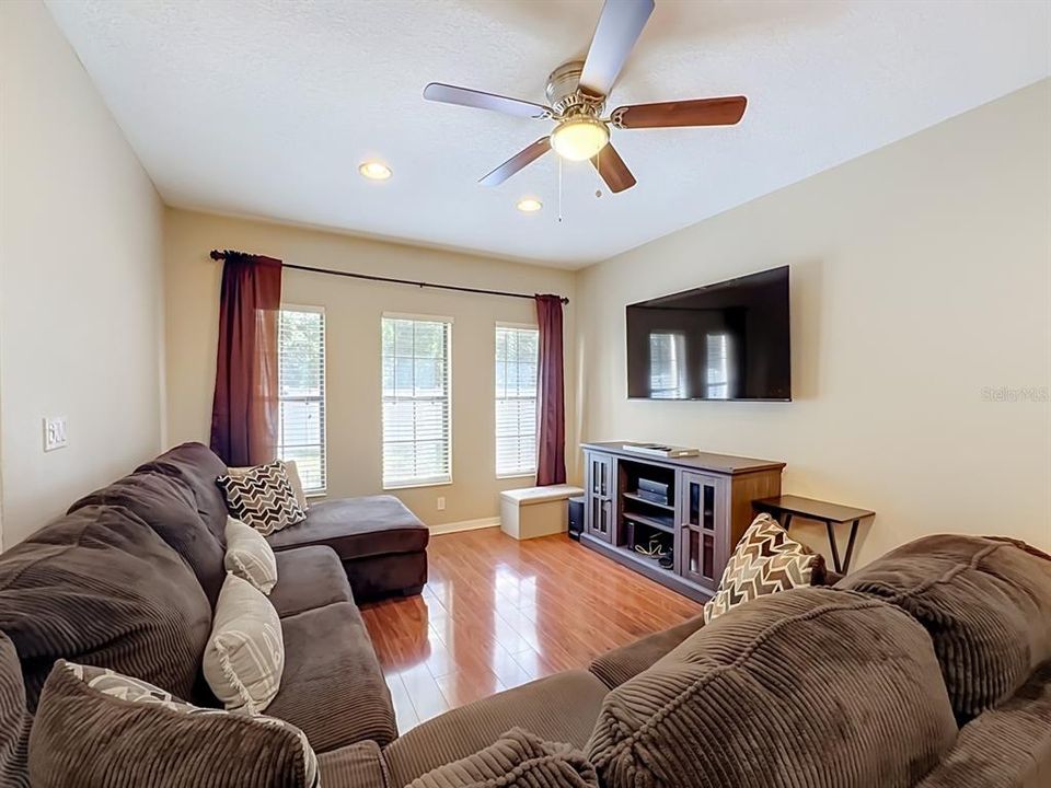 For Sale: $219,000 (2 beds, 2 baths, 1291 Square Feet)