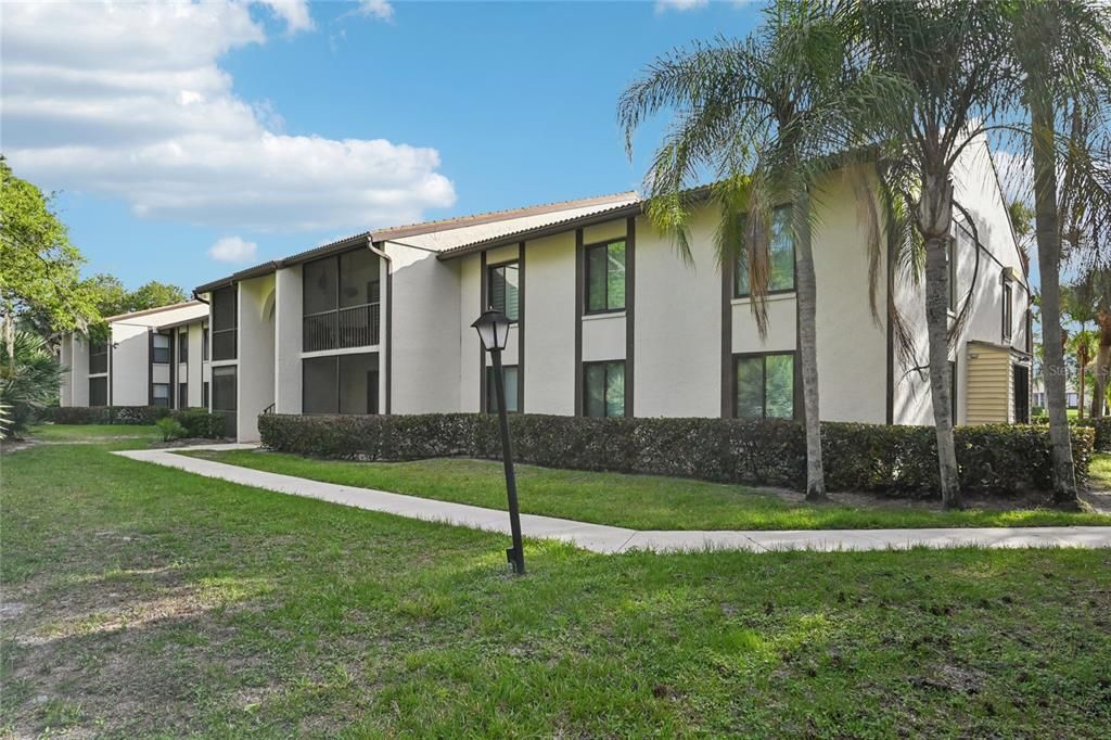 For Sale: $179,000 (2 beds, 2 baths, 1111 Square Feet)